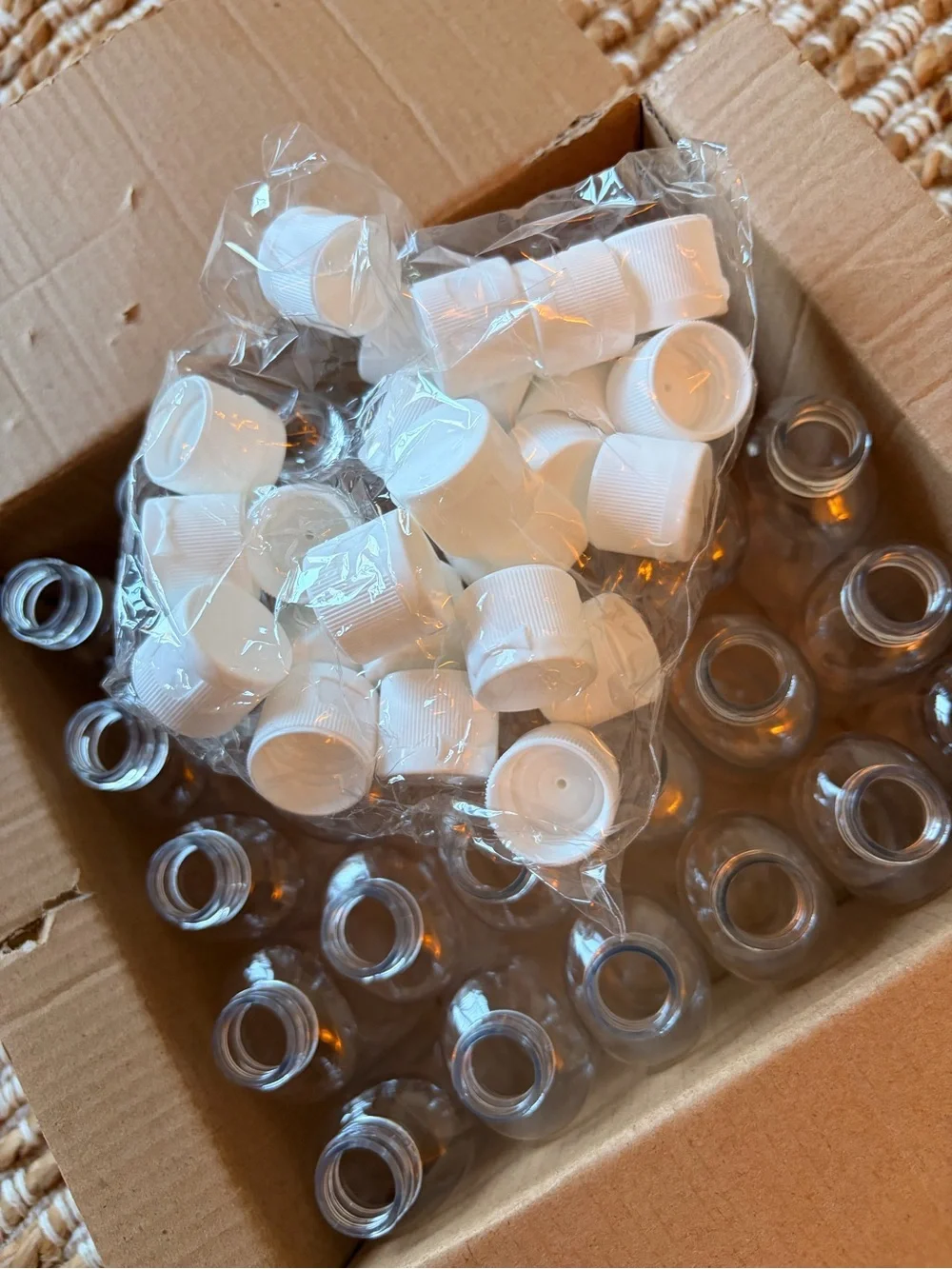 💝FREE GIFT 💝 25 pack Clear Travel Bottles White Flip Cap Party swag bag gifts.